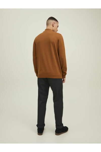 Half turtleneck, solid color sweater - 3