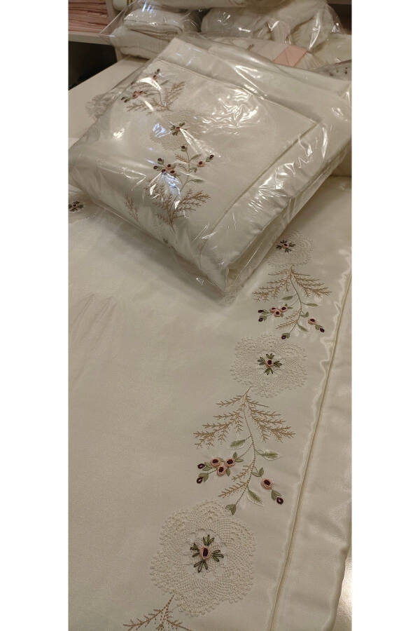 Hand Embroidered Needle Lace Rococo Silk Satin Prayer Mat - 16
