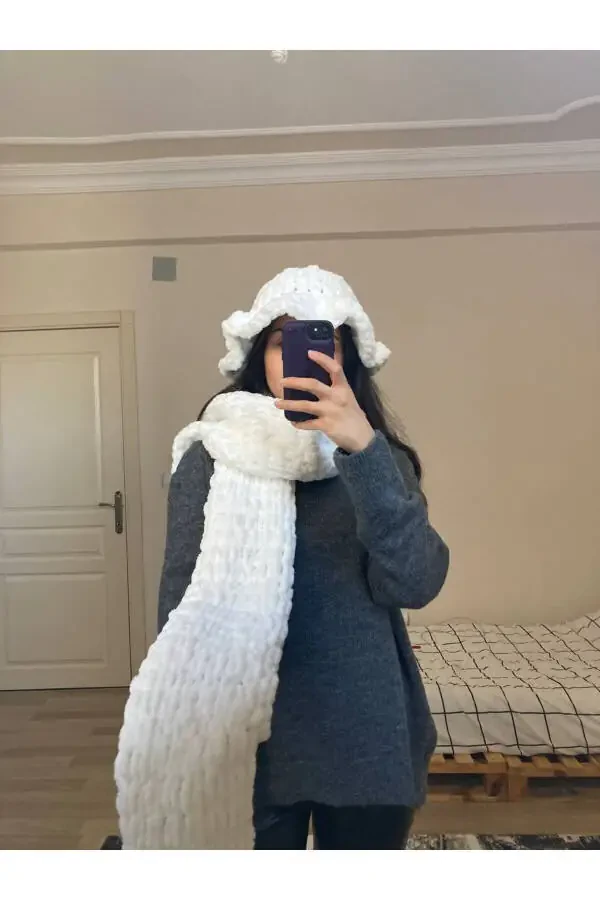 Hand-Knitted Puffy Scarf - 3