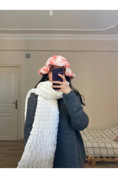 Hand-Knitted Puffy Scarf - 4