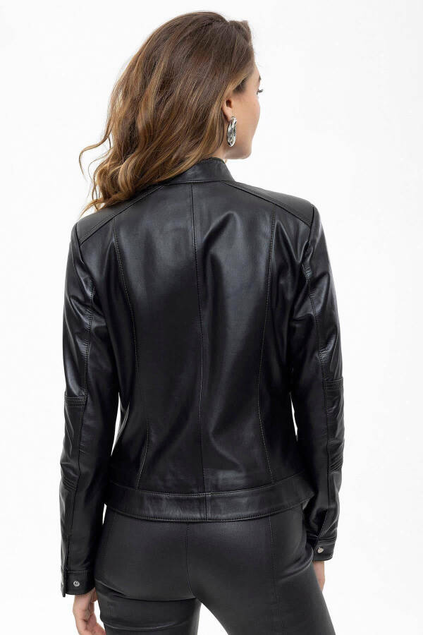 Haqiqi teri, fermuarlı, astarli, qisqa ayollar ko'ylagi. - 7