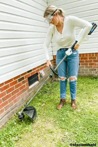 HART 40-Volt Cordless AttacModazoneent Capable 15-inch String Trimmer Kit, (1) 4.0Ah Lithium-Ion Battery - 13