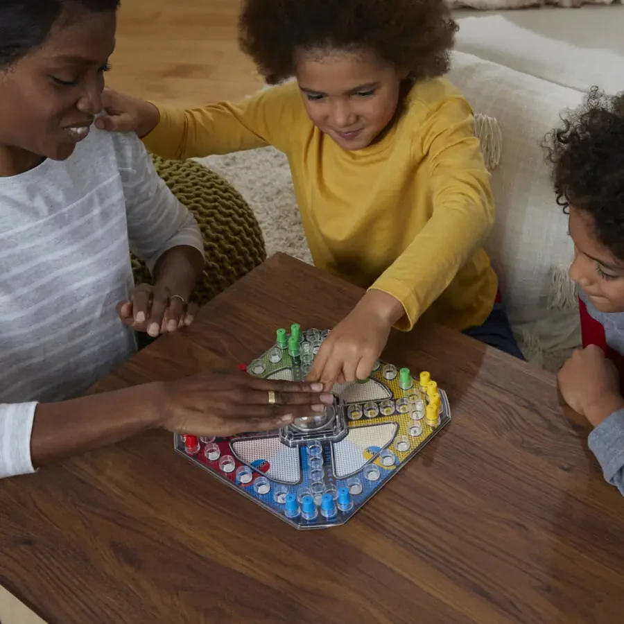 Hasbro Trouble stol oʻyini, 2 dan 4 gacha oʻyinchi uchun stol oʻyini, 5 yosh va undan katta bolalar uchun - 11