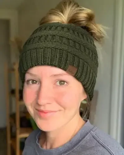 Hat Hut Satin Lined Beanie Ayollar uchun ipak bilan qoplangan qishki shapka jingalak sochlar uchun Quyruqli Beanie Messy Bun Trikotaj bosh suyagi qopqog'i - 1