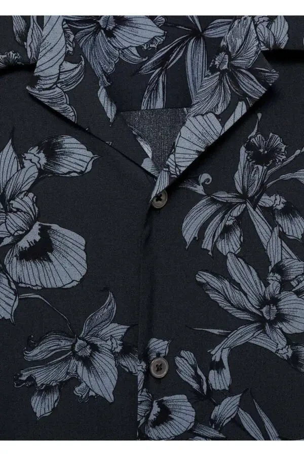 Hawaiian Print Button-Up Shirt - 5