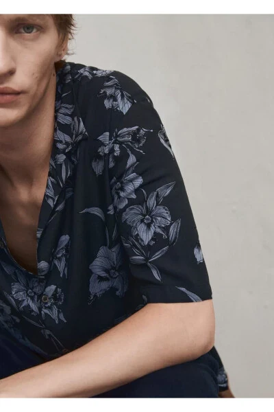 Hawaiian Print Button-Up Shirt - 7