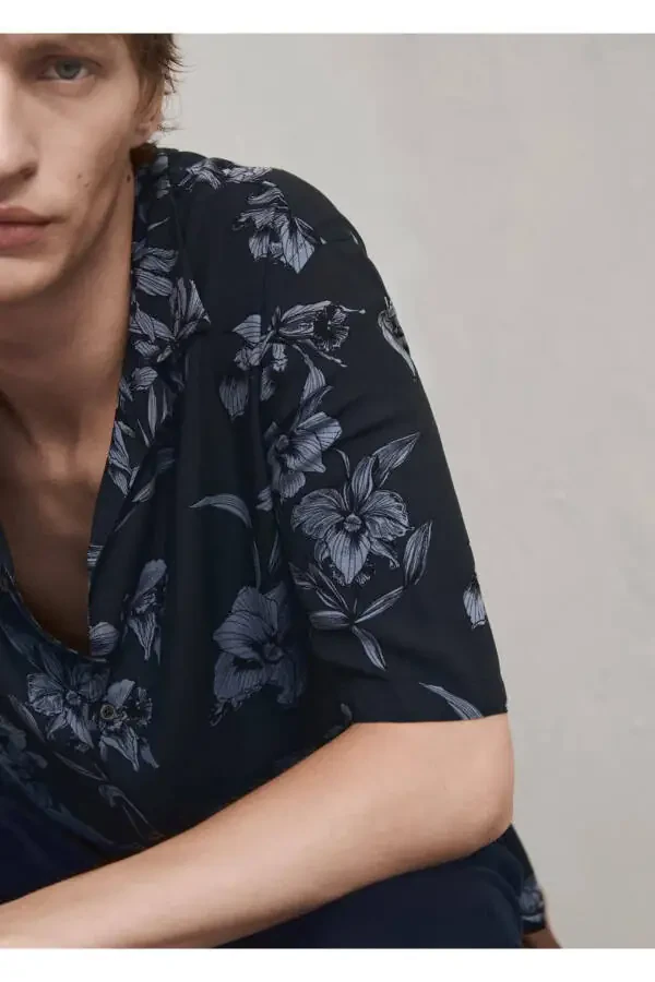 Hawaiian Print Button-Up Shirt - 7