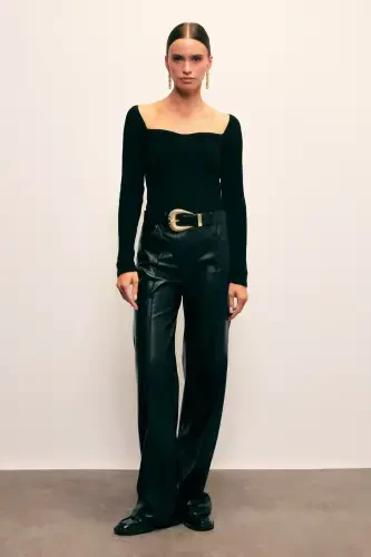 Heart Neck Knit Blouse - Black - 7