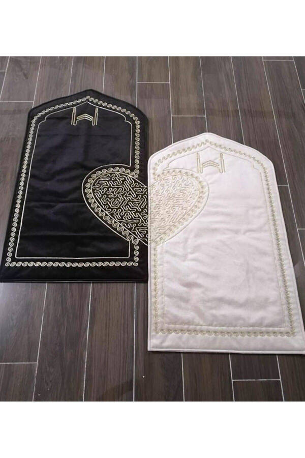 Heart-shaped prayer rug set with prayer beads, a wedding gift for the bride and groom. - 5