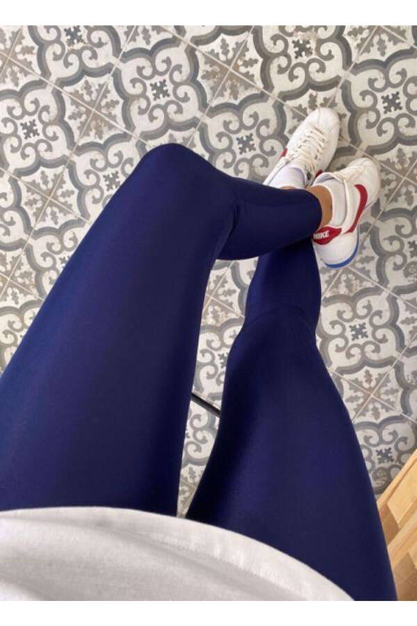 High-waisted, shaping, shiny disco leggings. Perfect for sports and casual wear. - 1