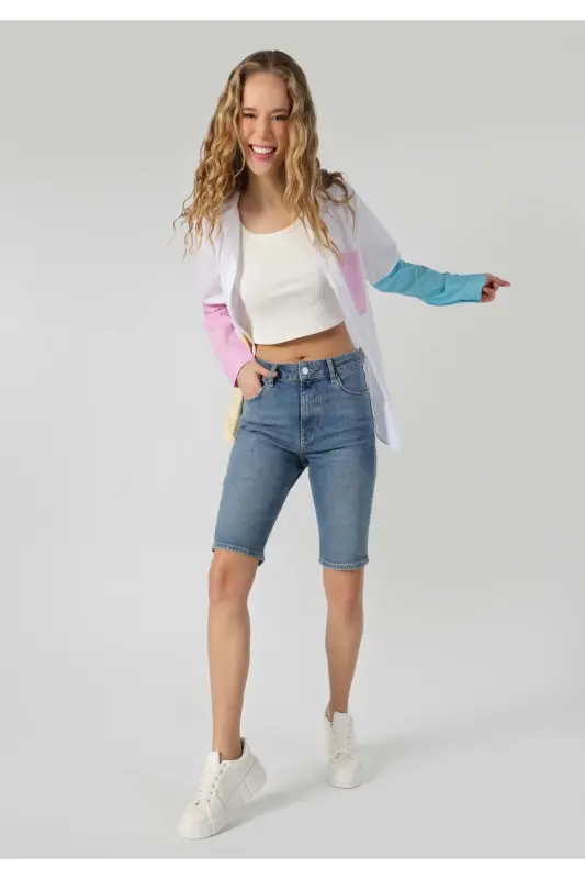 High-waisted, straight leg blue denim shorts for women. - COLIN'S