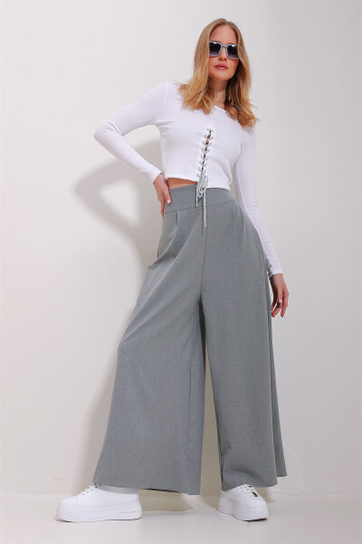 High-waisted, zippered, wide-leg woven pants. - 3