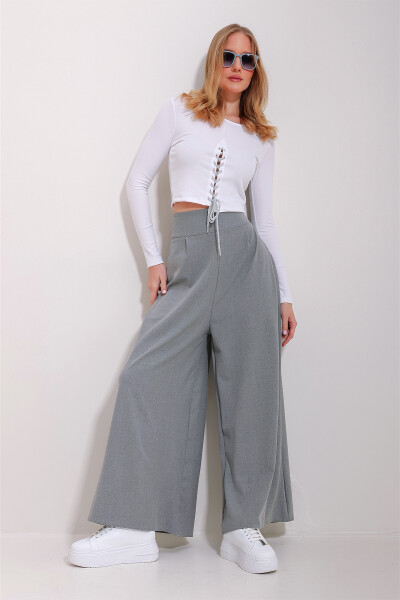 High-waisted, zippered, wide-leg woven pants. - 4