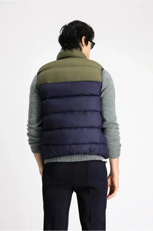 Hooded Sports Puffer Vest with Bag - 6