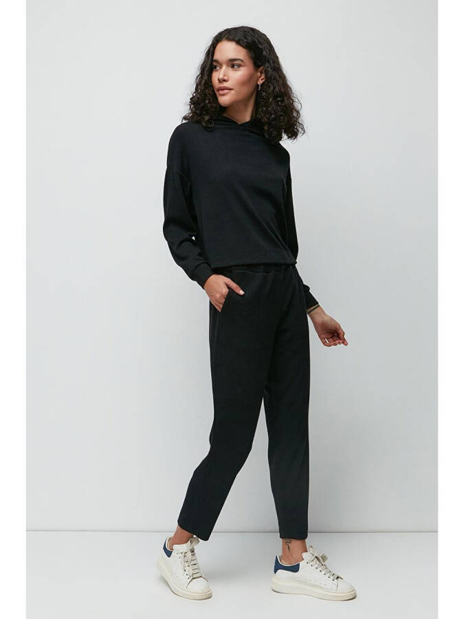 Hooded Sweatshirt and Jogger Pants Set 9131 Black - 2