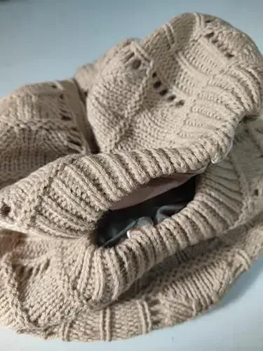 Hysunland Женская вязаная беретка с сатиновой подкладкой, женская зимняя осенняя теплая и мягкая шапка-бини однотонного цвета - 7