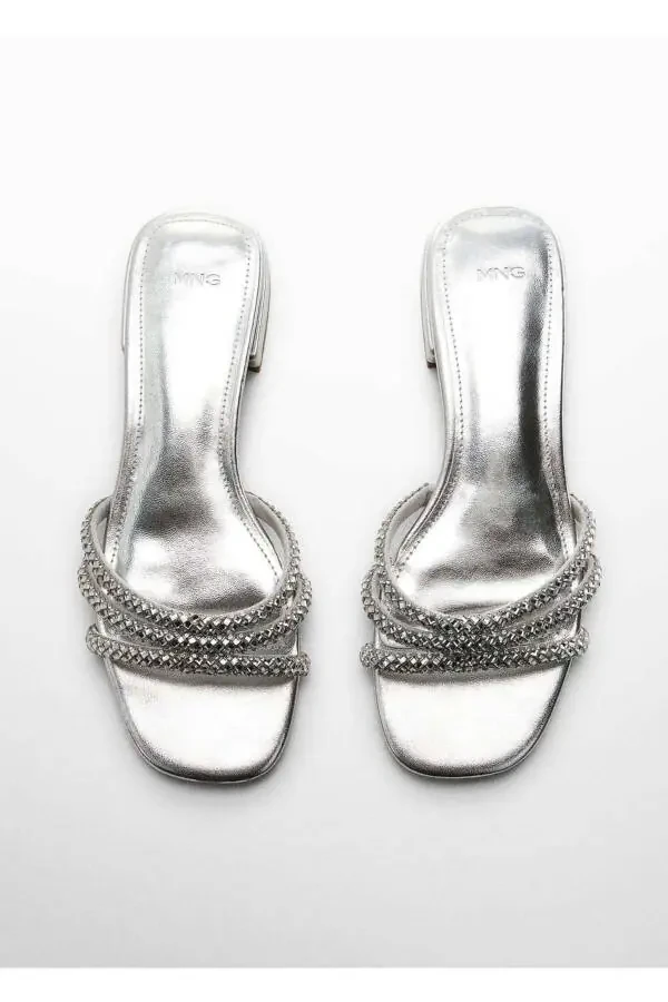 Яркие босоножки на ремешках - 5