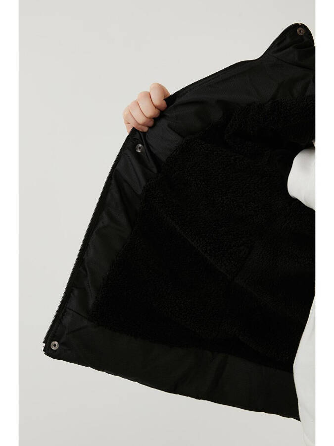 Siyah Peluş Astarlı Çıkarılabilir Kapüşonlu Suya Dayanıklı Şişme Mont 5760023-Siyah - 16