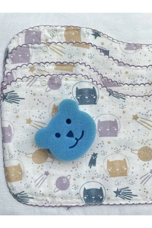 İkili Müslin Çift Katlı Çıtçıtlı Mama Önlüğü / Omuz Örtüsü & Banyo Süngeri-MAVİ MOR KEDİLER - MASALBABY