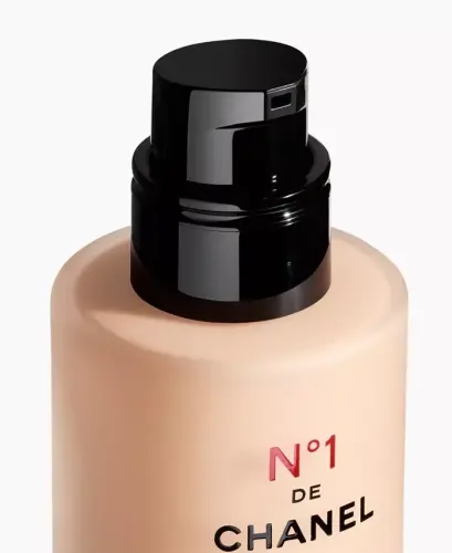 Illuminates – Moisturizes – Protects - BR12 - CHANEL (1)