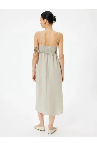 Midi-Rüschenkleid mit dünnen Trägern und Perlendetail - Taupe - 4