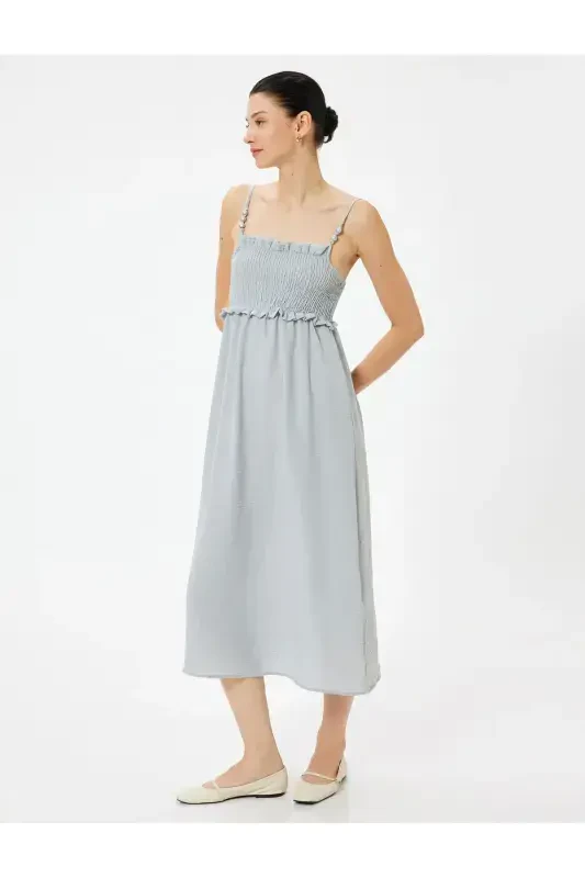 Ingichka yelkali midi bo'yli burmali ko'ylak gipürli munchoq detallari bilan - Kulrang - 1