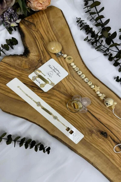 Isimli Chaqaloq Emzik Zanjirlari va Kubikli Medal Set (0-6 oy) - 0452 - SERAP YILMAZ SAHI