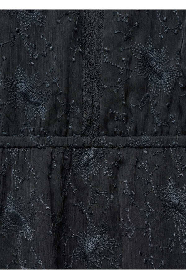 Isitib tiklangan qismlarga ega gulli ko'ylak - 6