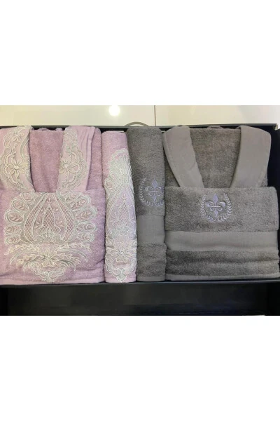 IVY BAMBU DANTELLİ NAKIŞLI AİLE BORNOZ SETİ LİLA/GRİ - ÇIRPAN EV