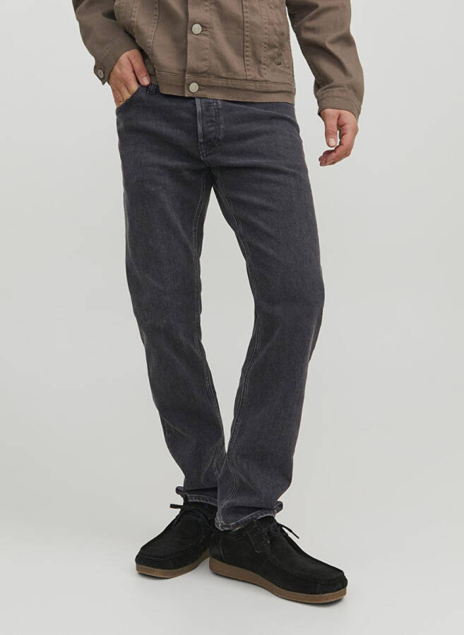 Jack & Jones JJIMIKE JJORIGINAL AM 389 NOOS Qora Erkaklar uchun Standart Bel Tapered Fit Denim Shimlar - 1