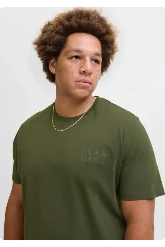 JACK&JONES 12158505 SOL GOGUS YAZILI BUYUK BEDEN KISA KOL TSHIRT - HAKİ 