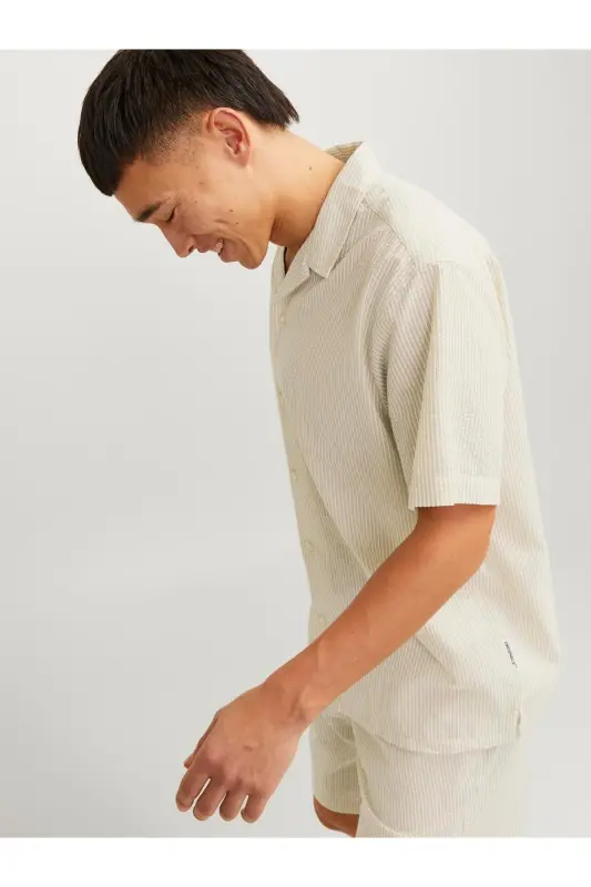 Jack&Jones, erkin kesilgan, qisqa yengli, bej rangli erkaklar ko'ylagi. - 7