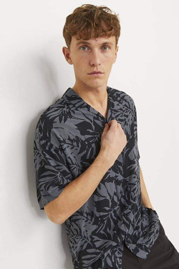 JACK&JONES JJGURU MONOCHROME AOP RESORT SHIRT SS12249210 - SİYAH-2 - 3