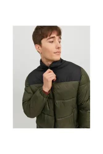 Jack&Jones Toby Puffer Collar Herrenmantel mit grünem Stehkragen - HAKI - 3