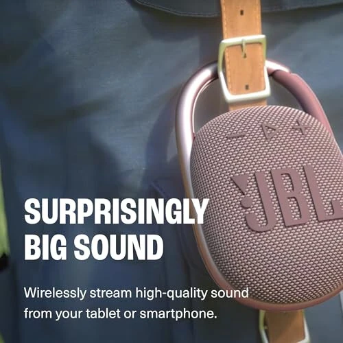 JBL Clip 4 - Портативная мини-Bluetooth колонка, большой звук и мощные басы, интегрированный карабин, водонепроницаемая и пыленепроницаемая по стандарту IP67, 10 часов времени воспроизведения, колонка для дома, улицы и путешествий (черная) - 4
