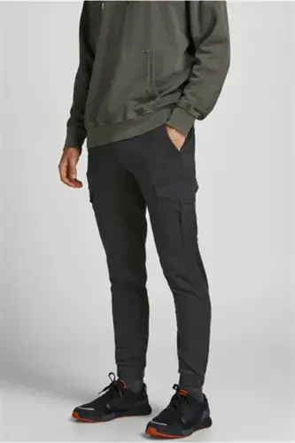 Jjjoe Cuffed Akm Regular Waist Straight Black Men's Cargo Pants - JACK & JONES (1)