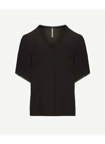 Judge Relaxed V-Neck Plain Black Women's Shirt 24YKGM6010X - 3