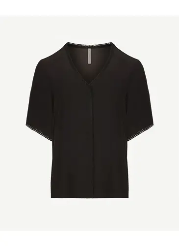 Judge Relaxed V-Neck Plain Black Women's Shirt 24YKGM6010X - 3