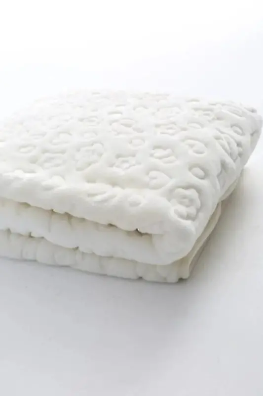 Kabartmalı Peluş Battaniye 90×110 Cm Not: (MEVSİMLİK INCEDİR) Ekru-Ekru - 2