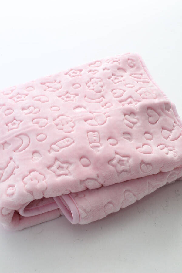 Kabartmalı Peluş Battaniye 90×110 Cm Not: (MEVSİMLİK INCEDİR) - Pembe - 1