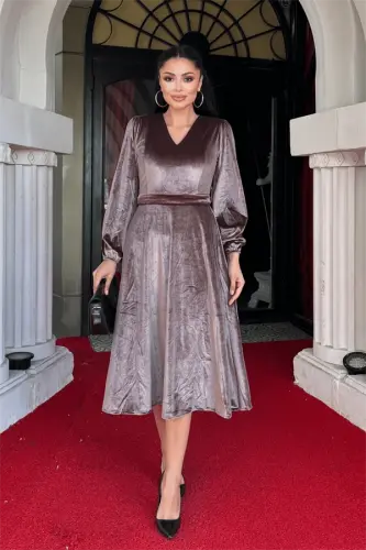 Kadife Kumaş V Yaka Midi Elbise - KAHVERENGİ - 1