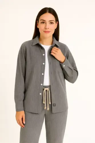 Kadife Oversize Takım – Gömlek Ve Pantolon İkili Set Füme Corduroy Şıklığı, Rahat Ve Zarif Duruş Yumuşak Dokulu Kadife Kumaş, Düğmeli Gömlek Üst Ve Lastikli Pantolon Alt Parça Ile Gün Boyu Konfor- Füme - 1