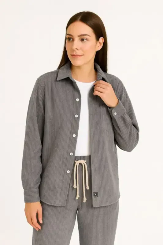 Kadife Oversize Takım – Gömlek Ve Pantolon İkili Set Füme Corduroy Şıklığı, Rahat Ve Zarif Duruş Yumuşak Dokulu Kadife Kumaş, Düğmeli Gömlek Üst Ve Lastikli Pantolon Alt Parça Ile Gün Boyu Konfor- Füme - 3