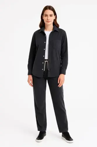 Kadife Oversize Takım – Gömlek Ve Pantolon İkili Set Füme Corduroy Şıklığı, Rahat Ve Zarif Duruş Yumuşak Dokulu Kadife Kumaş, Düğmeli Gömlek Üst Ve Lastikli Pantolon Alt Parça Ile Gün Boyu Konfor- Siyah - BÜYÜKBEDENIZ (1)