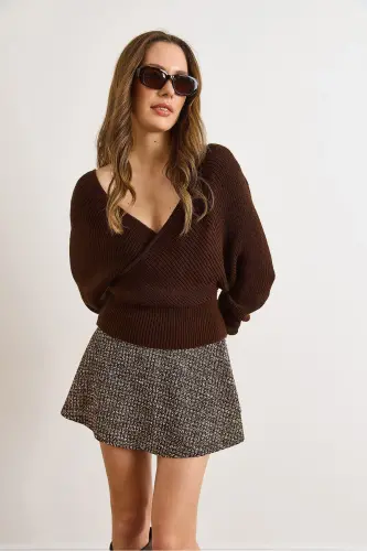 Kadın Acı Kahve Ön Arka Kruvaze Bel Üstü Crop Triko Kazak KZK-19000076-Acı Kahve - 3