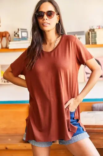 Kadın Acı Kahve V Yaka Yanı Yırtmaçlı Dökümlü Salaş Tişört T-Shirt - Acı Kahve - 3