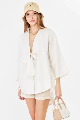 Kadın Açık Bej Kendinden Çizgili Önden Bağlamalı Kimono Gömlek ARM-24Y001101-Açık Bej 