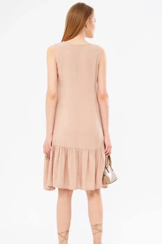 Kadın Açık Bej KOLSUZ ETEĞİ FIRFIRLI ELBİSE ARM-18Y001156-AÇIK BEJ - 4