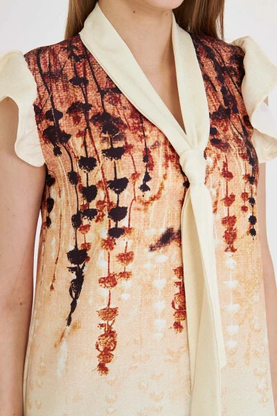 Kadın Açık Kahve V Yaka Kolları Fırfırlı Kravat Detaylı Elbise ARM-25Y001023-Açık Kahve - 2