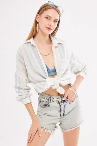 Kadın Açık Mavi Uzun Kollu Cep Detaylı Sırtı Pileli Çizgili Oversize Gömlek ARM-24Y001053-Açık Mavi - 3